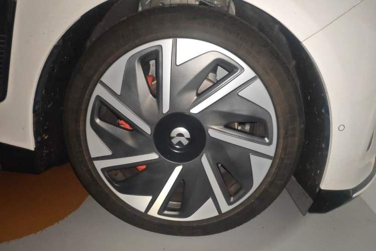 Used Nio ET9 2025 100kWh Signature Edition Right Front Wheel Hub