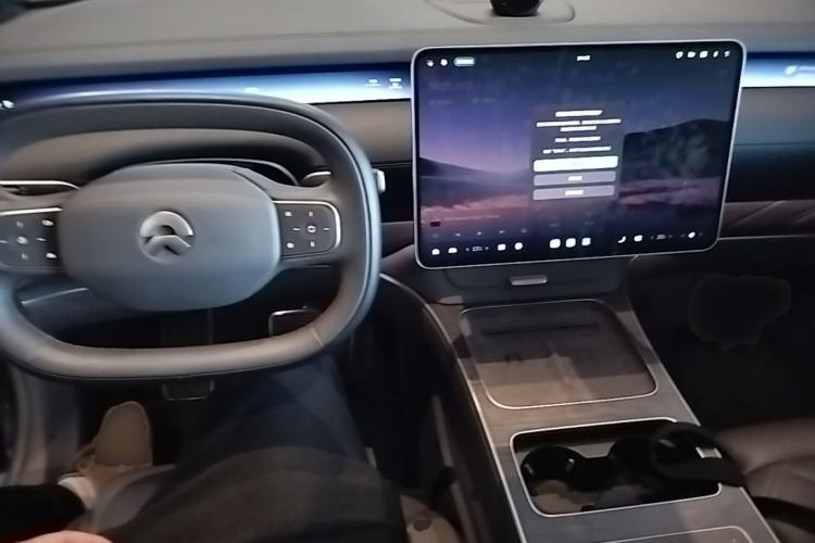 Used Nio ET9 2025 100 kWh Center Console