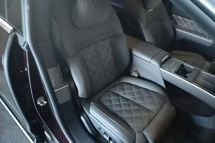 Used Nio ET9 2025 100 kWh Right Front Seat