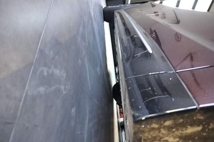 Used Nio ET9 2025 100 kWh Right Side Sill