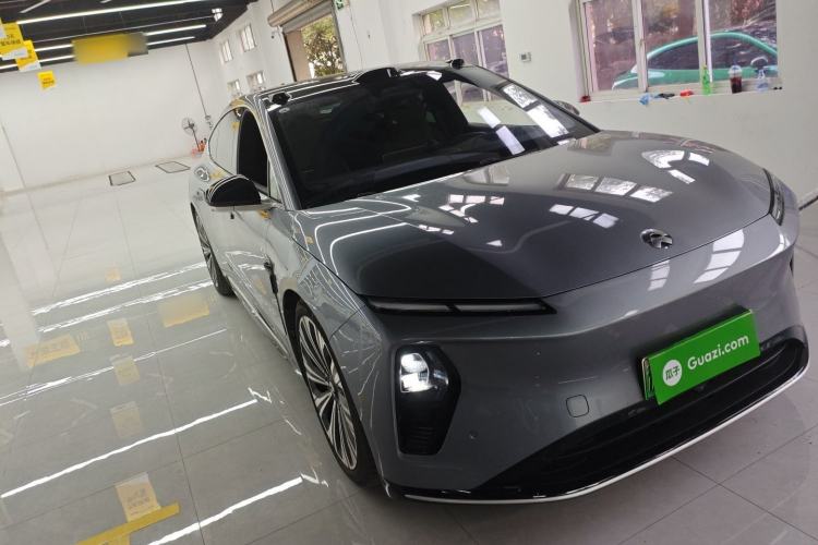 Used Nio ET9 2025 100kWh Signature Edition Front Right 45 Deg