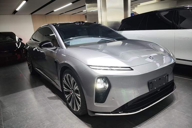 Used Nio ET9 2025 100kWh Signature Edition Front Right 45 Deg