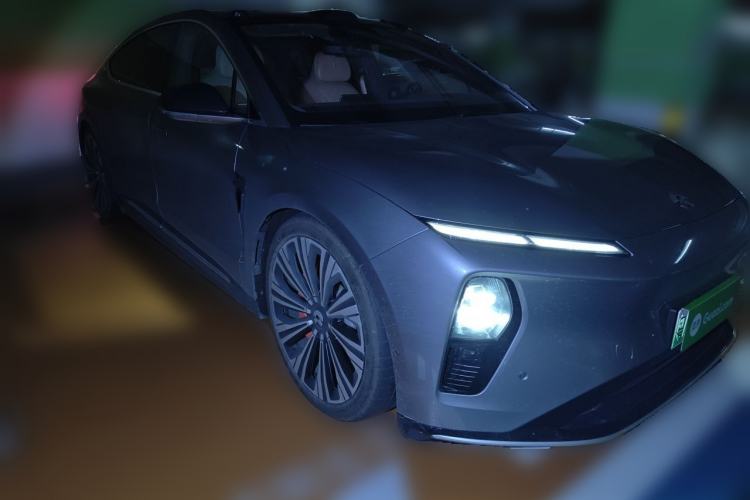 Used Nio ET9 2025 100kWh Signature Edition Front Right 45 Deg