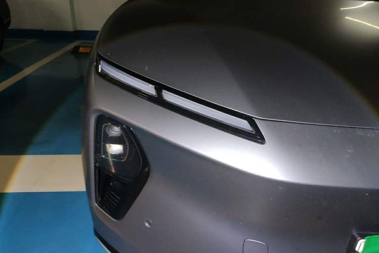 Used Nio ET9 2025 100kWh Signature Edition Right Front Headlight