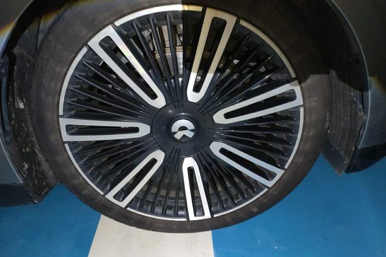 Used Nio ET9 2025 100kWh Signature Edition Right Front Wheel Hub