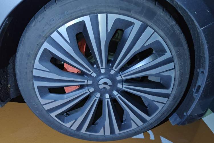 Used Nio ET9 2025 100kWh Signature Edition Right Front Wheel Hub