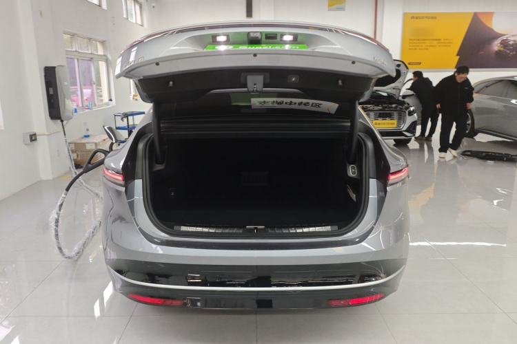 Used Nio ET9 2025 100kWh Signature Edition Trunk