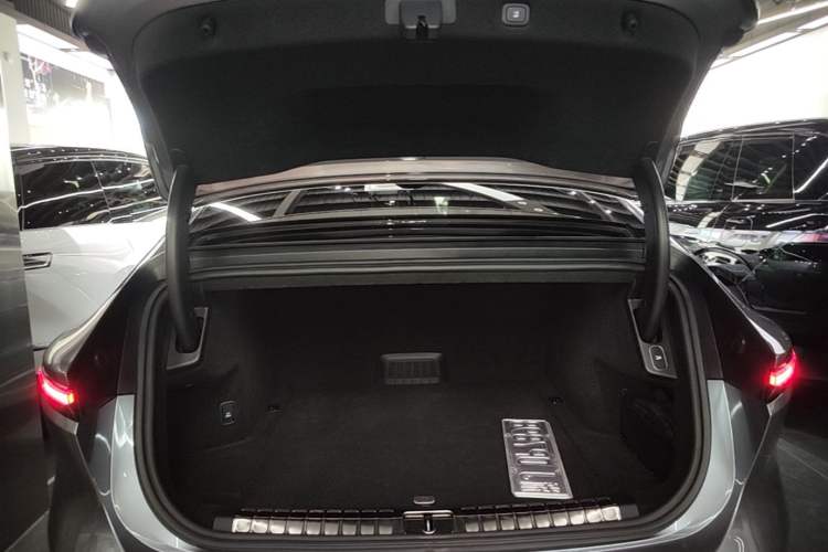 Used Nio ET9 2025 100kWh Signature Edition Trunk