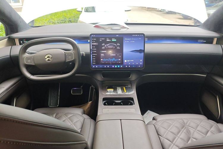 Used Nio ET9 2025 100 kWh Center Console
