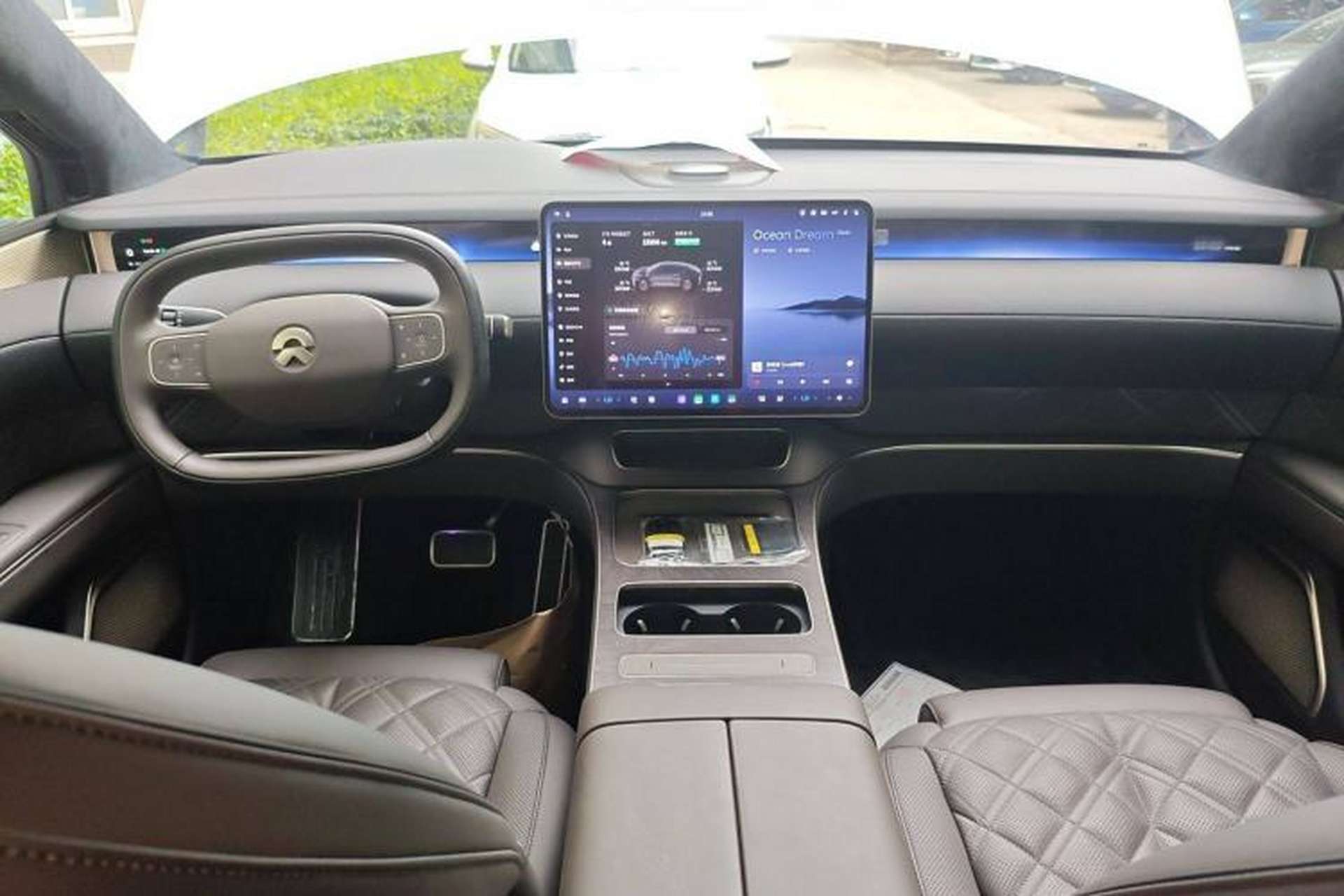 Used Nio ET9 2025 100 kWh Center Console