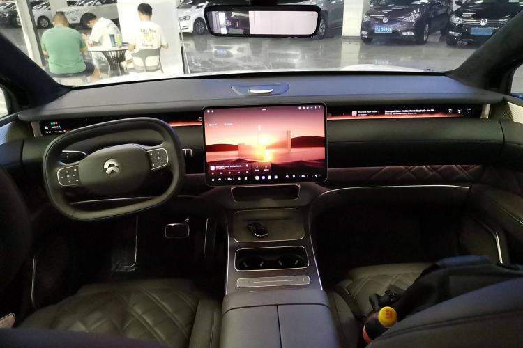 Used Nio ET9 2025 100 kWh Center Console