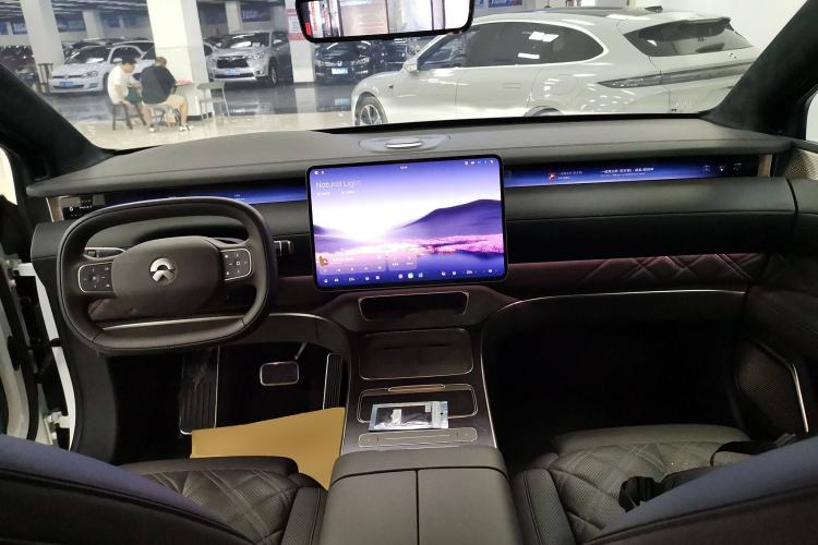 Used Nio ET9 2025 100 kWh Center Console