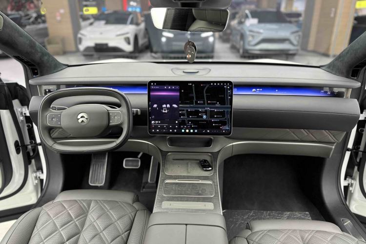 Used Nio ET9 2025 100 kWh Center Console