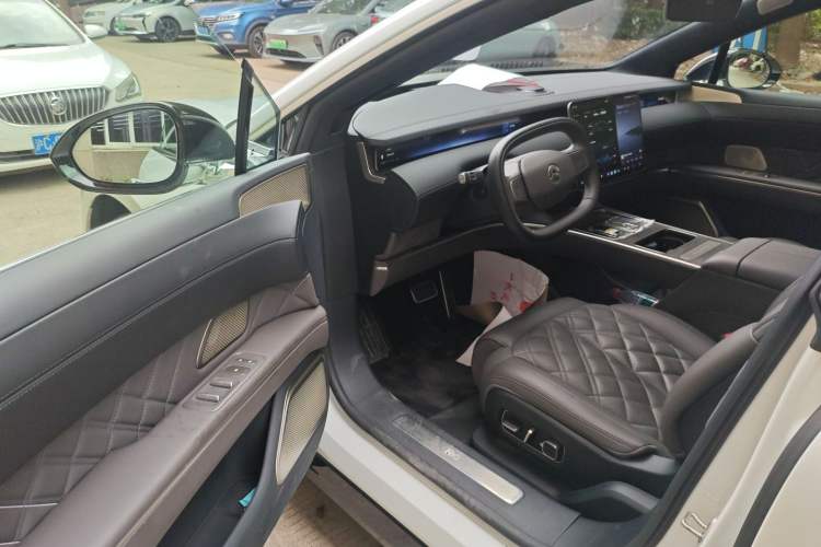 Used Nio ET9 2025 100 kWh Driver Seat