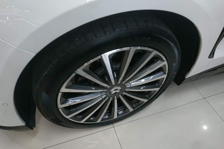 Used Nio ET9 2025 100 kWh Exterior 2