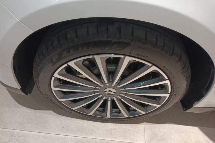 Used Nio ET9 2025 100 kWh Exterior 4