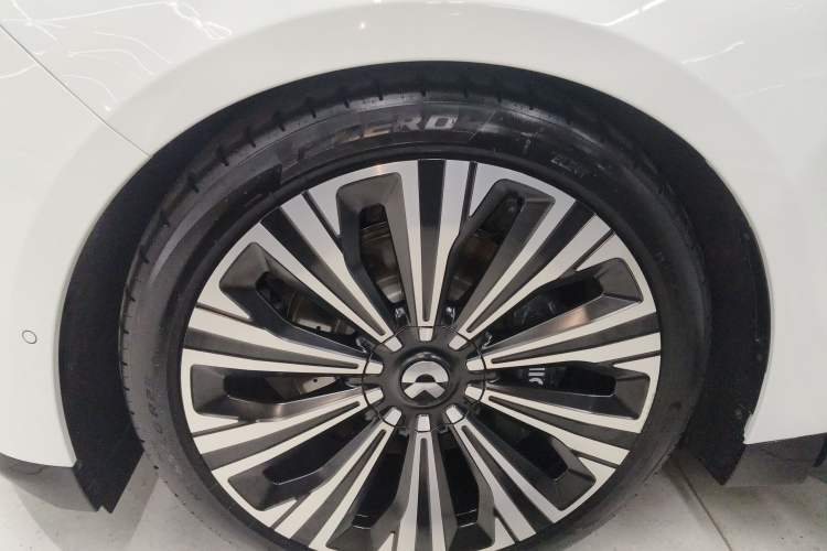 Used Nio ET9 2025 100 kWh Exterior 4