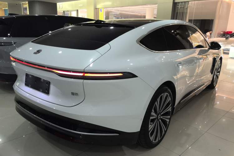 Used Nio ET9 2025 100 kWh Exterior 5