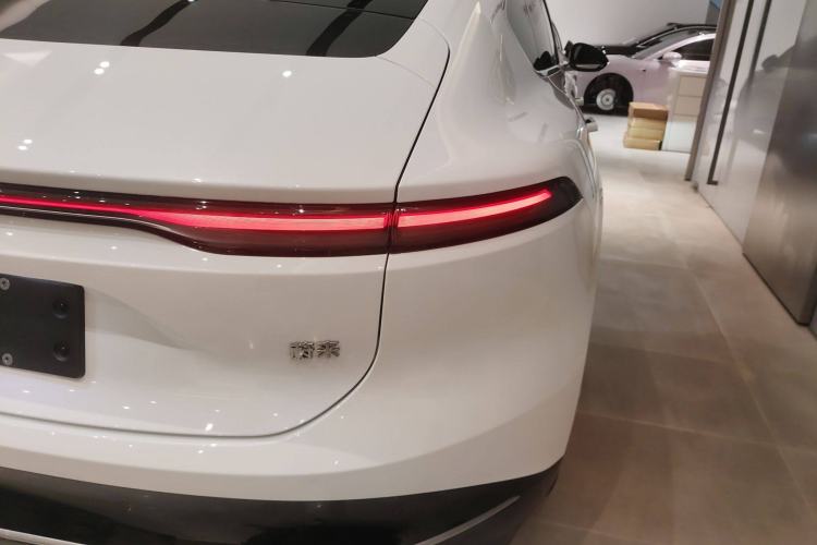 Used Nio ET9 2025 100 kWh Exterior 6