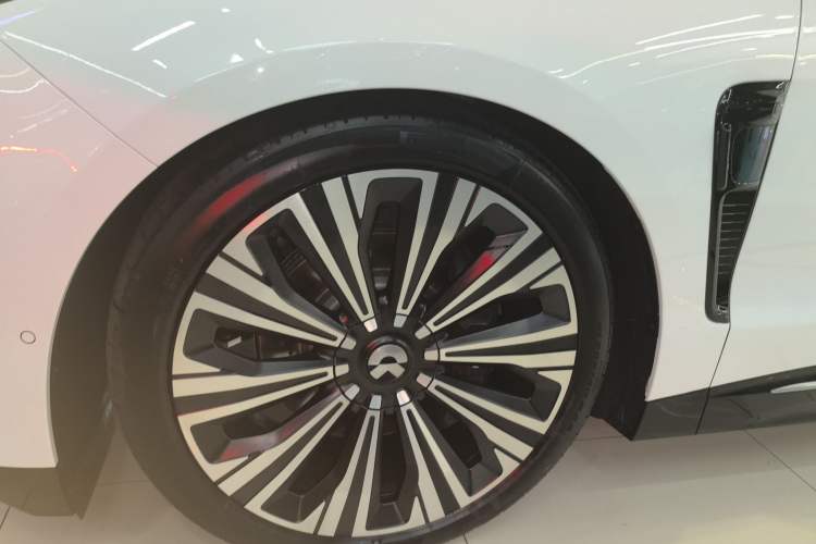 Used Nio ET9 2025 100 kWh Exterior 7