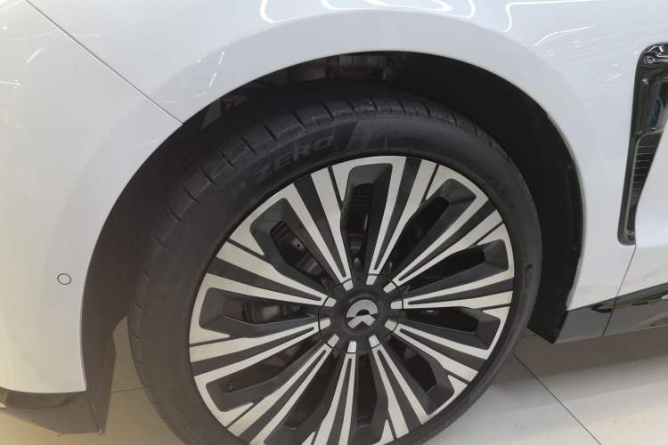 Used Nio ET9 2025 100 kWh Exterior 7