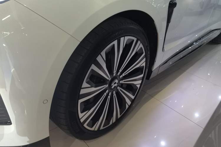 Used Nio ET9 2025 100 kWh Exterior 7