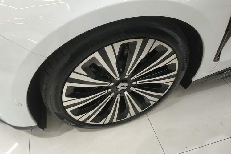 Used Nio ET9 2025 100 kWh Exterior 7