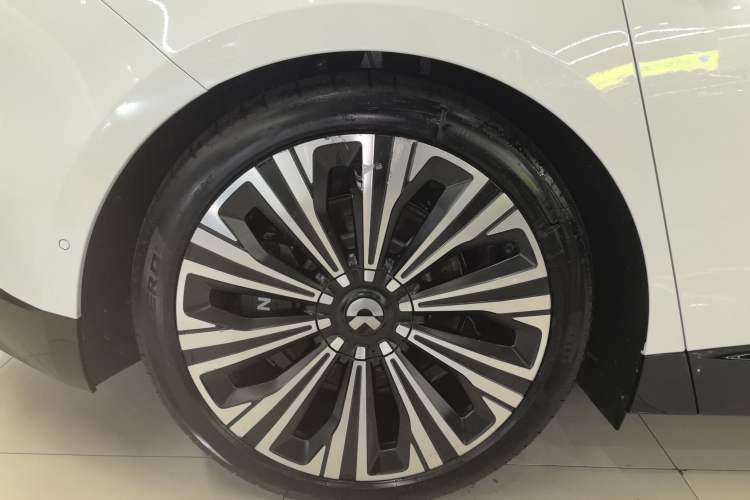 Used Nio ET9 2025 100 kWh Exterior 8