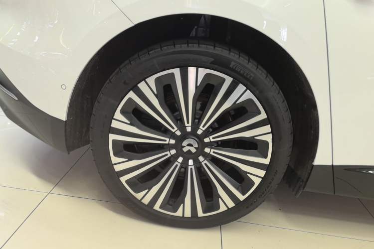 Used Nio ET9 2025 100 kWh Exterior 8