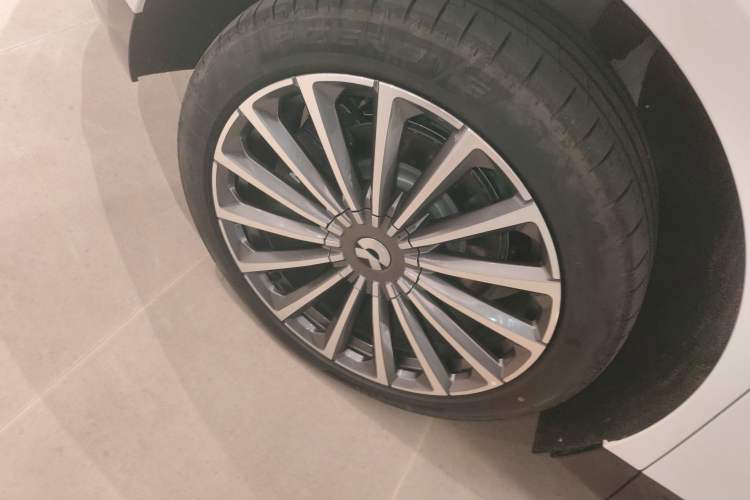 Used Nio ET9 2025 100 kWh Exterior 8