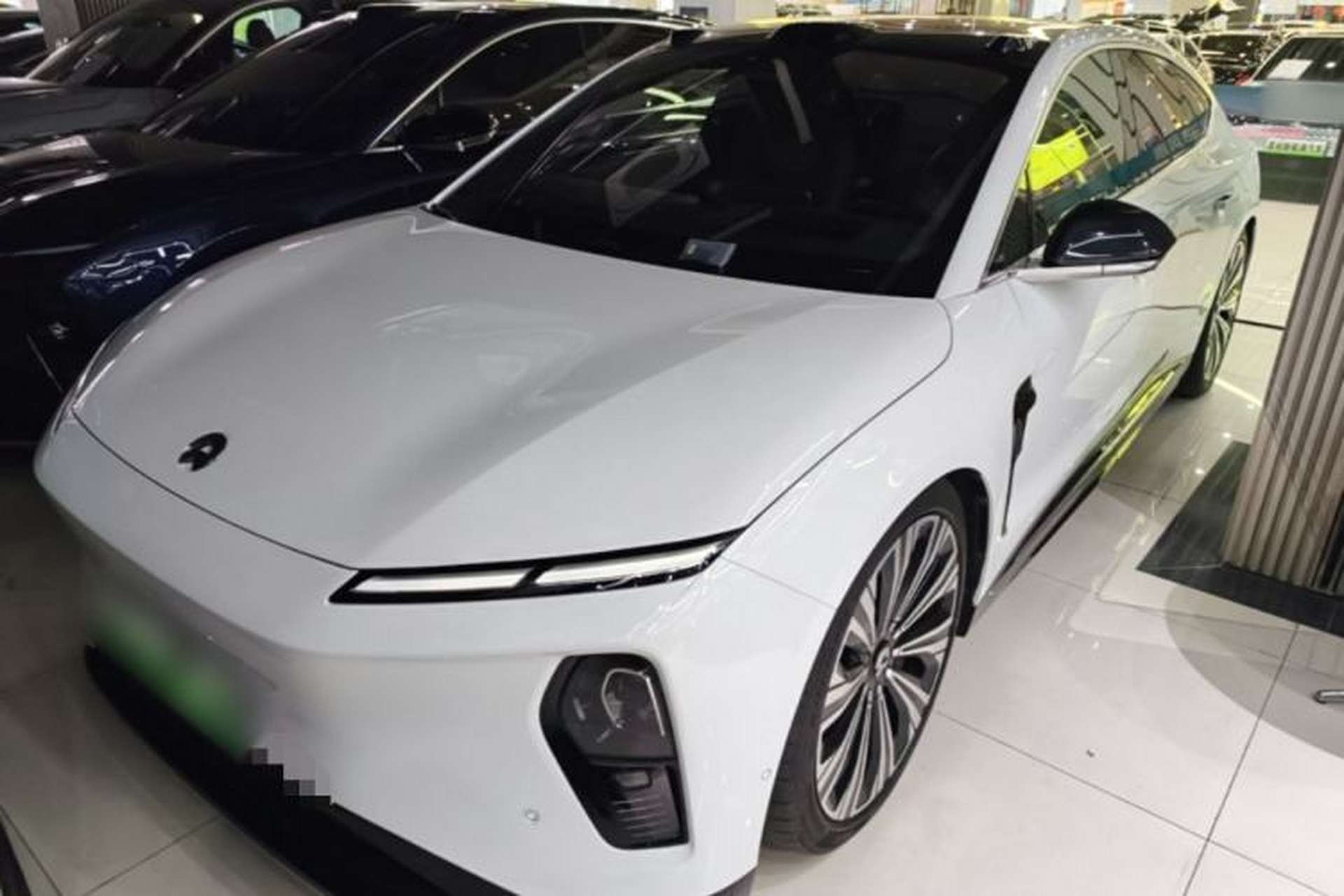 Used Nio ET9 2025 100kWh Signature Edition Front Left 45 Deg