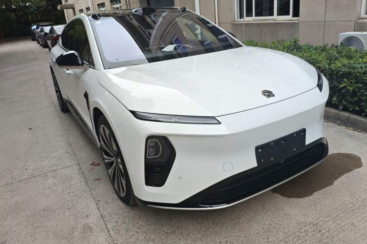 Used Nio ET9 2025 100 kWh Front Right 45 Deg