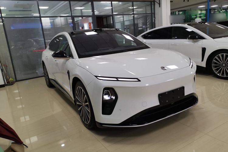 Used Nio ET9 2025 100 kWh Front Right 45 Deg