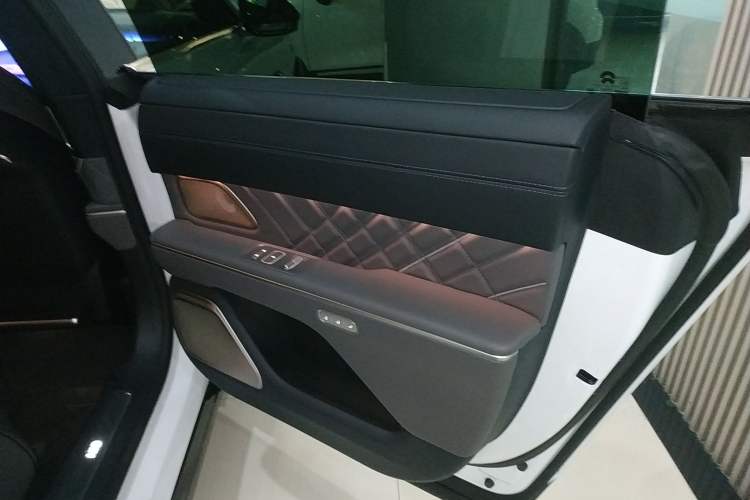 Used Nio ET9 2025 100 kWh Interior 2