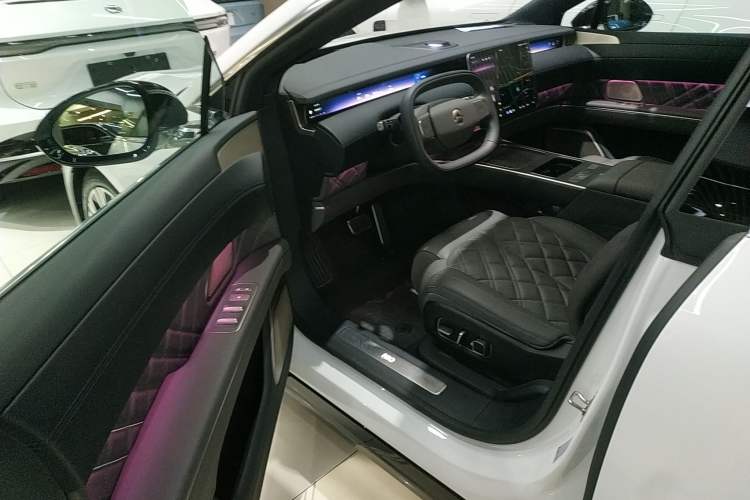 Used Nio ET9 2025 100 kWh Interior 3