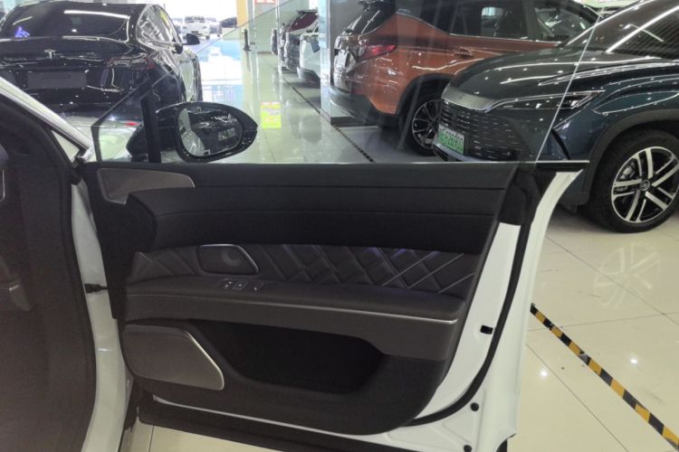 Used Nio ET9 2025 100 kWh Interior 5