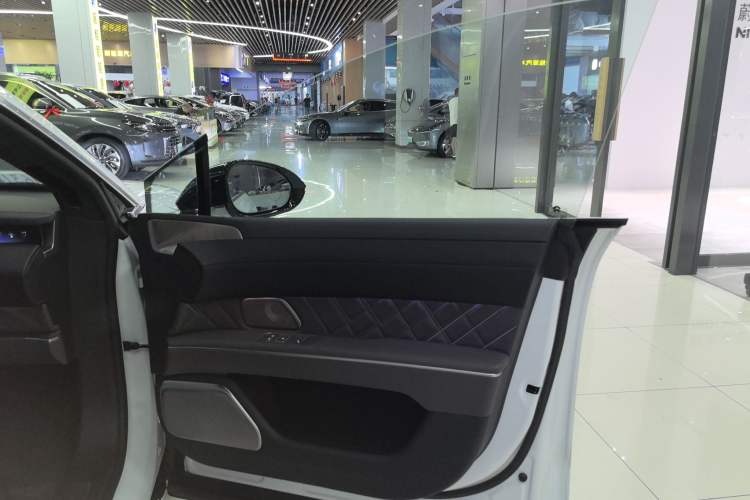 Used Nio ET9 2025 100 kWh Interior 5
