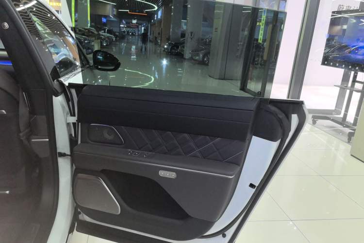 Used Nio ET9 2025 100 kWh Interior 6