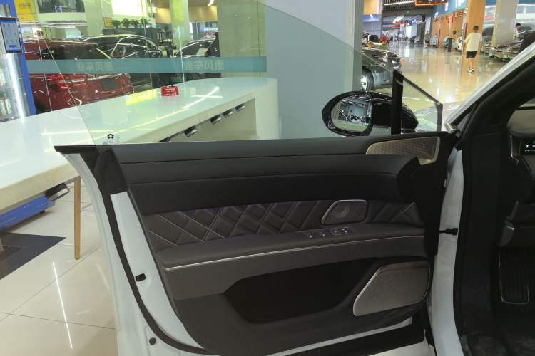 Used Nio ET9 2025 100 kWh Interior 7
