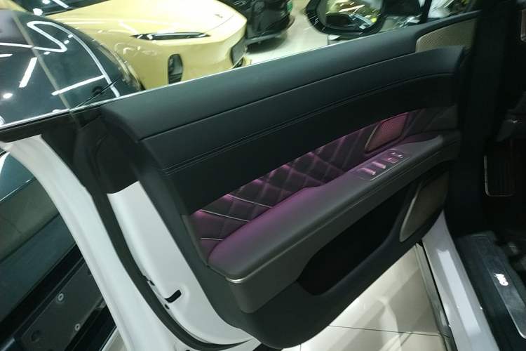 Used Nio ET9 2025 100 kWh Interior 7
