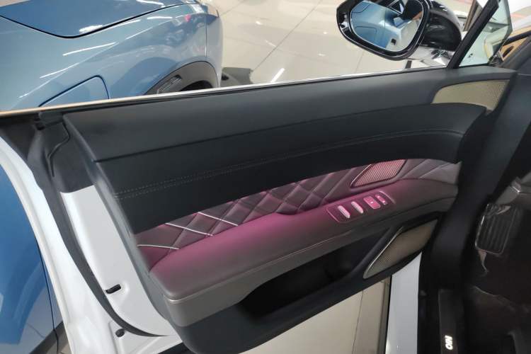 Used Nio ET9 2025 100 kWh Interior 7