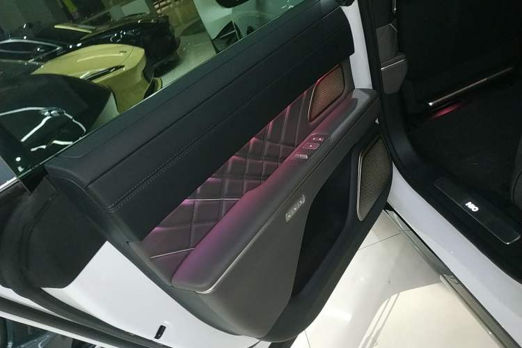 Used Nio ET9 2025 100 kWh Interior 8