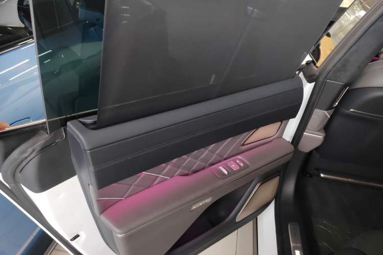 Used Nio ET9 2025 100 kWh Interior 8