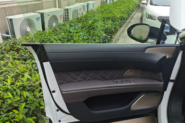 Used Nio ET9 2025 100 kWh Left Front Door Interior