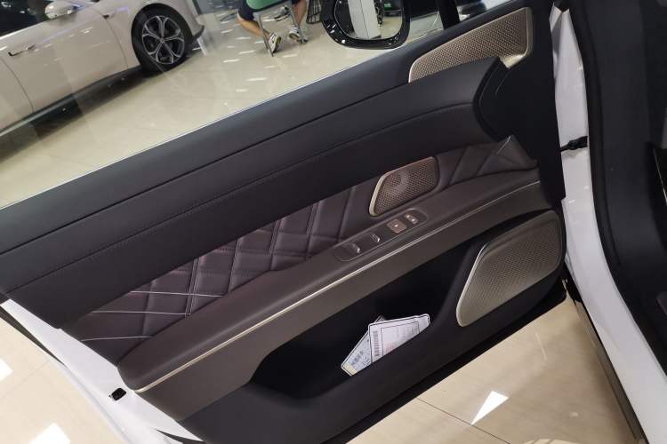 Used Nio ET9 2025 100 kWh Left Front Door Interior