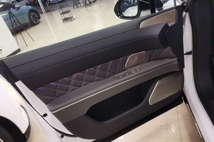 Used Nio ET9 2025 100 kWh Left Front Door Interior