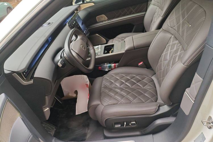 Used Nio ET9 2025 100 kWh Left Front Seat