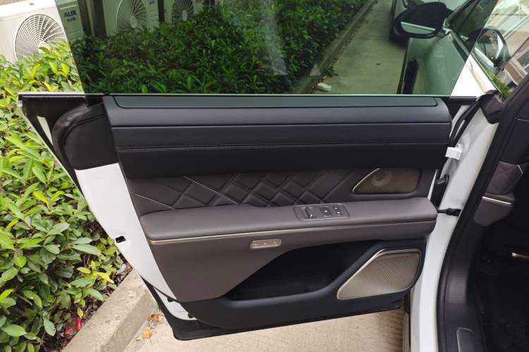 Used Nio ET9 2025 100 kWh Left Rear Door Interior