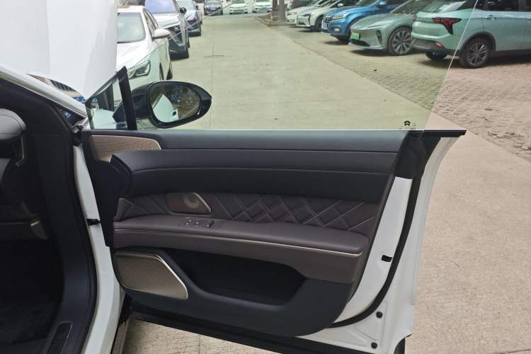 Used Nio ET9 2025 100 kWh Right Front Door Interior