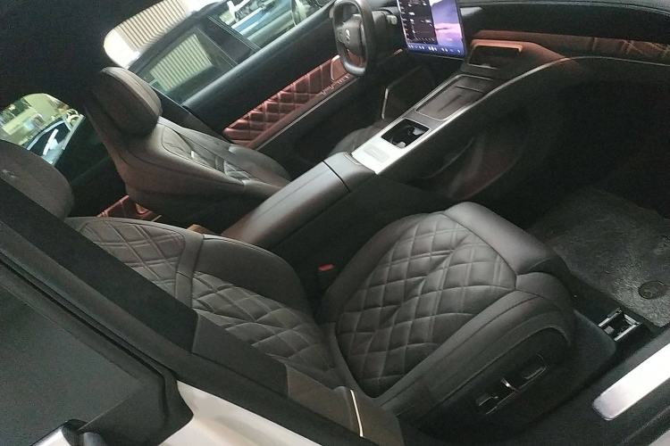 Used Nio ET9 2025 100 kWh Right Front Seat